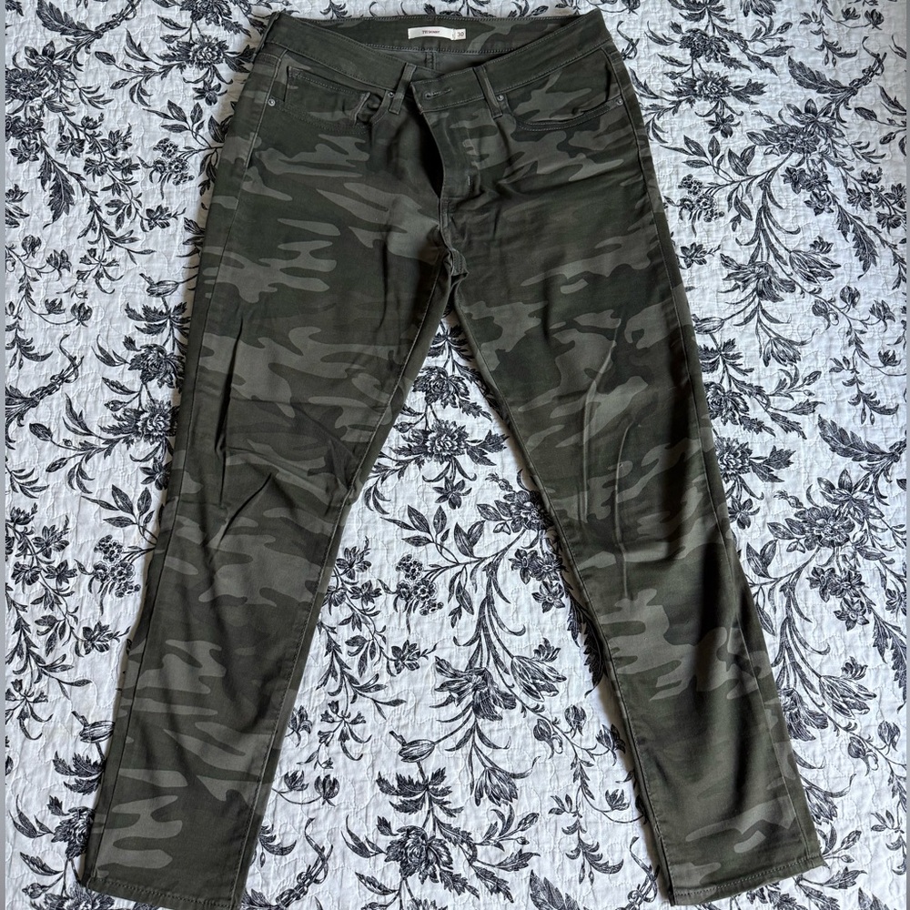 Levi 711 Women's Camo Pants - Olive Green